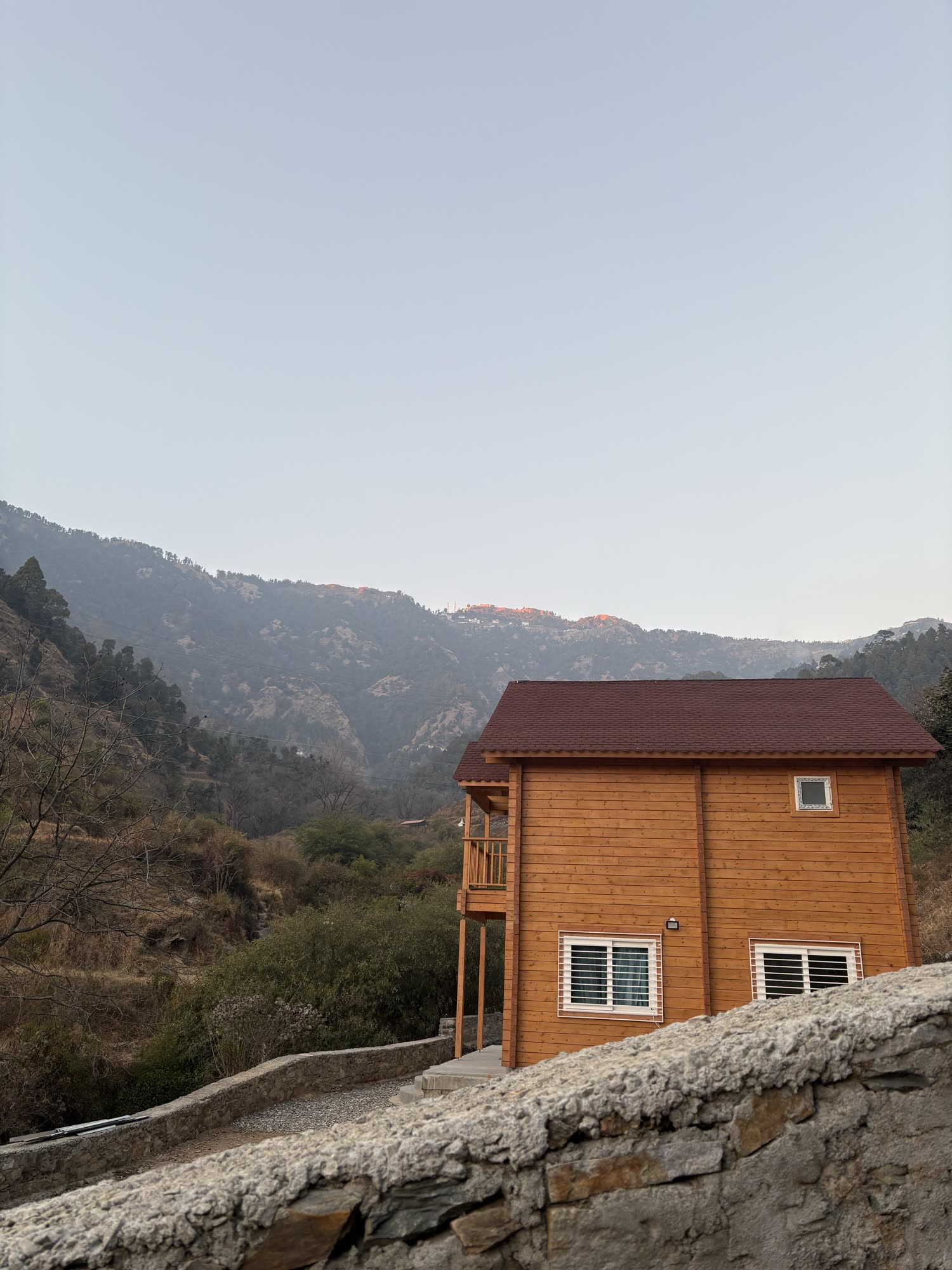 Samlaun chalet against the hills of Uniyal Gaon